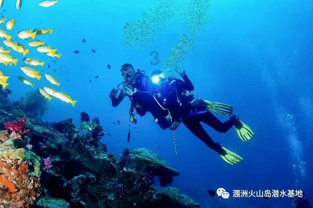 逃离部落洞穴